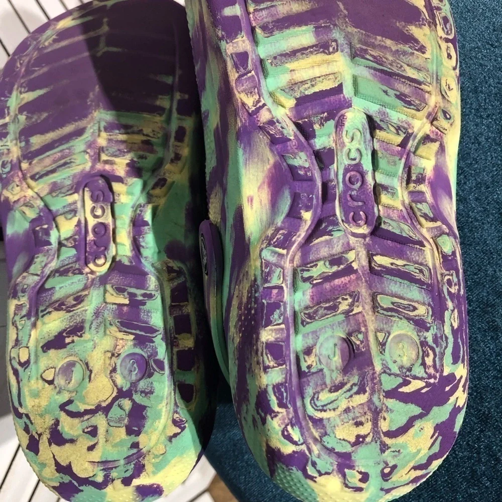 Crocs Tie Dye Faux Fur Lined Big Kids Size 3
